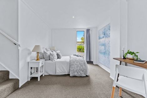 Photo of property in 1/307a Wairau Road, Totara Vale, Auckland, 0627