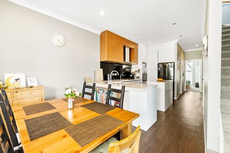 Photo of property in 7n Clearwater Cove, West Harbour, Auckland, 0618