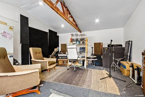 Photo of property in 2 Longreach Drive, Sunnyvale, Auckland, 0612