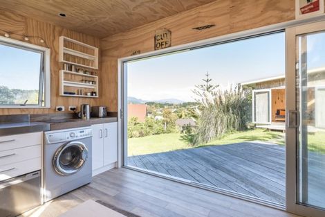 Photo of property in 33a Hicks Crescent, Waikanae Beach, Waikanae, 5036