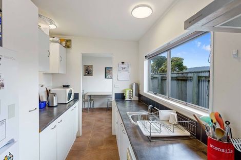 Photo of property in 16 Eruini Street, Waikanae Beach, Waikanae, 5036