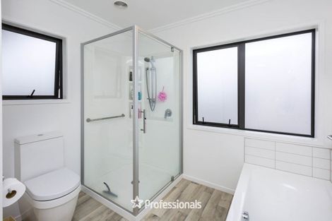 Photo of property in 1 Somerby Mews, Silverstream, Upper Hutt, 5019