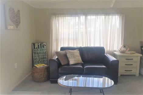 Photo of property in 19a Leaming Place, Clarks Beach, 2122