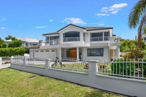 Photo of property in 16 Waimanu Bay Drive, Te Atatu Peninsula, Auckland, 0610