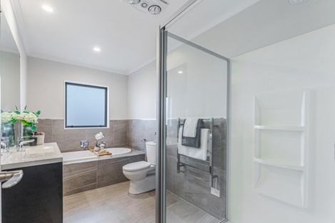 Photo of property in 9 Arthur Rolfe Lane, Swanson, Auckland, 0614