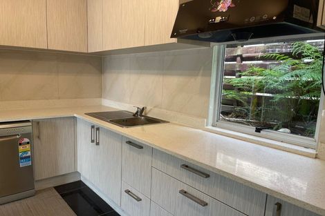 Photo of property in 4 Geoffrey Road, Torbay, Auckland, 0630