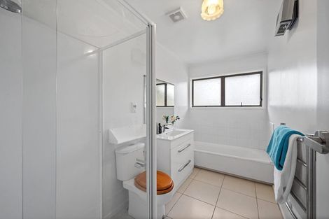 Photo of property in 19 Sartors Avenue, Northcross, Auckland, 0630