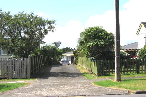 Photo of property in 24 Arahoe Road, New Lynn, Auckland, 0600