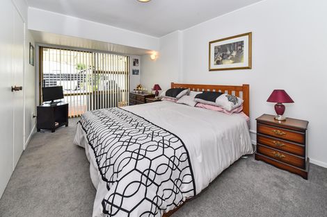 Photo of property in 2 The Spinney, Pahurehure, Papakura, 2113