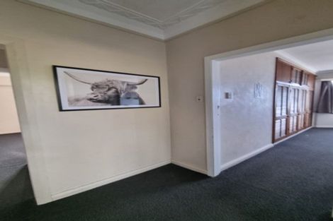 Photo of property in 2 Sugarloaf Road, Brooklyn, Wellington, 6021