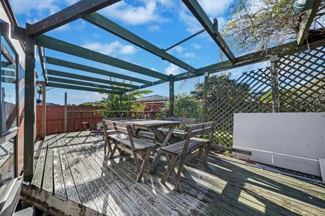Photo of property in 25 Jillteresa Crescent, Half Moon Bay, Auckland, 2012