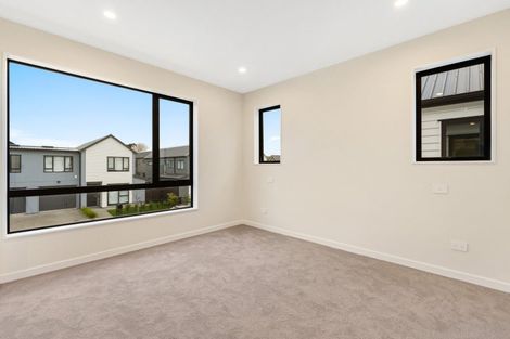 Photo of property in 10 Babos Avenue, Kumeu, 0810