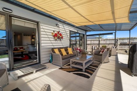 Photo of property in 8 Ash Close, Levin, 5510