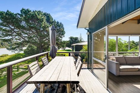 Photo of property in 137 Patuwai Drive, Whangamata, 3620