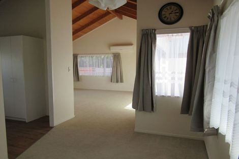 Photo of property in 1/4 Fairbanks Place, Glendene, Auckland, 0602