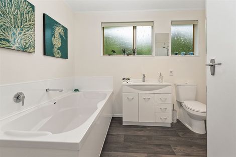 Photo of property in 41a Hicks Close, Whitby, Porirua, 5024