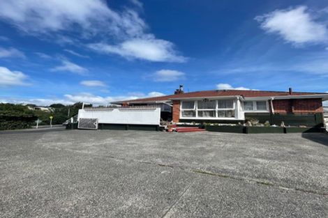 Photo of property in 125 Millbrook Road, Sunnyvale, Auckland, 0612