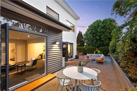 Photo of property in 15a Tomes Road, St Albans, Christchurch, 8052