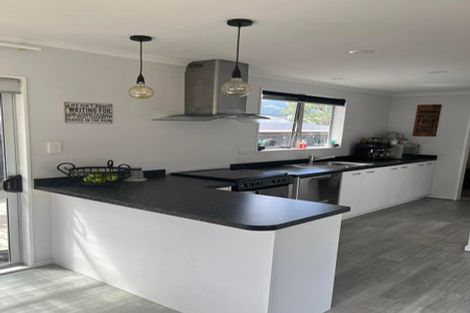 Photo of property in 4 Harvard Grove, Totara Park, Upper Hutt, 5018