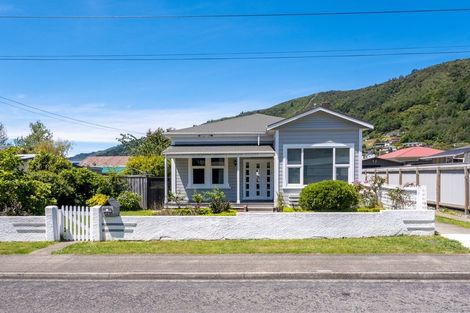 Photo of property in 24 York Street, Picton, 7220