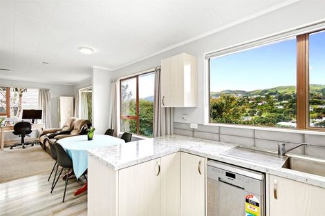 Photo of property in 15a Kereru Bend, Tawa, Wellington, 5028
