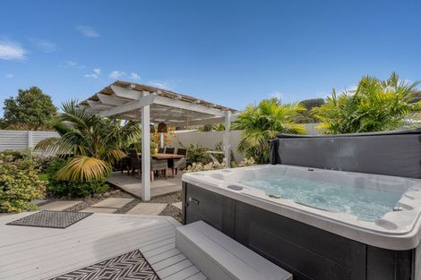 Photo of property in 325 Cook Drive, Whitianga, 3510