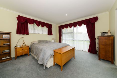 Photo of property in 14 Woodgate Court, Fitzherbert, Palmerston North, 4410