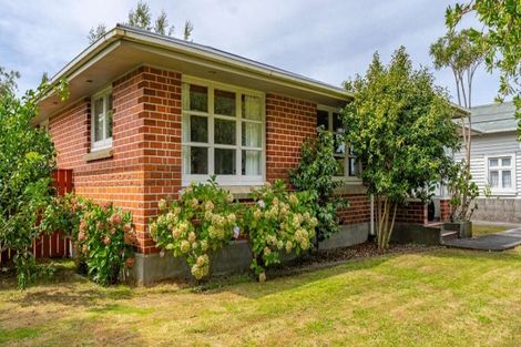 Photo of property in 32 Cambridge Terrace, Masterton, 5810