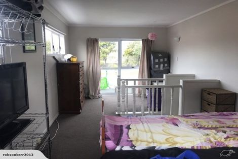 Photo of property in 17 Blanes Road, Weymouth, Auckland, 2103