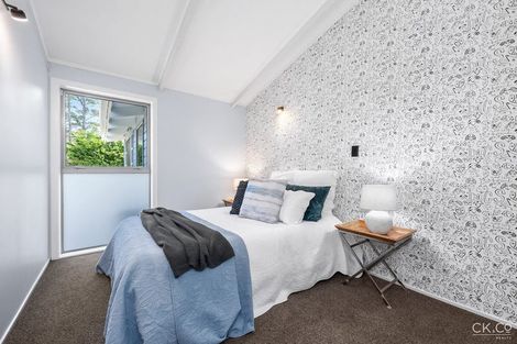 Photo of property in 10 Cottle Park Drive, Normandale, Lower Hutt, 5010