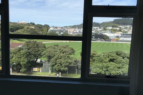 Photo of property in Grandstand Apartments, 10/80 Kent Terrace, Mount Victoria, Wellington, 6011