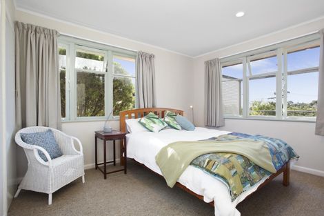 Photo of property in 60 Derwent Crescent, Titirangi, Auckland, 0604