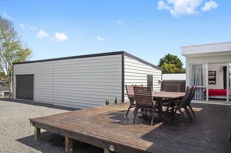 Photo of property in 11 Collingwood Road, Waiuku, 2123