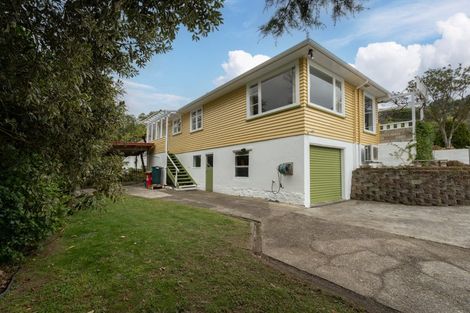 Photo of property in 1 Tainui Terrace, Tawa, Wellington, 5028