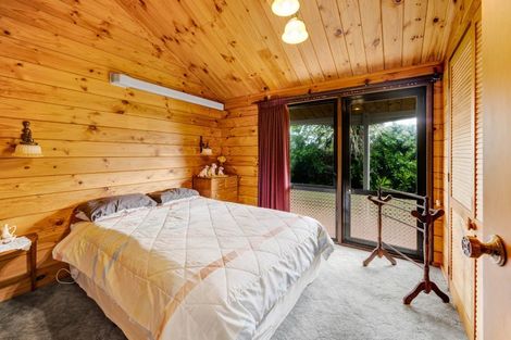 Photo of property in 16 Heaphy Road, Opunake, 4616