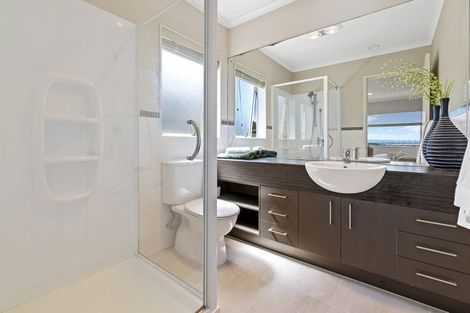 Photo of property in 14 Beros Place, Flat Bush, Auckland, 2016