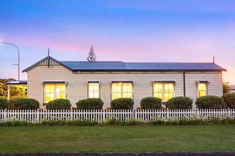 Photo of property in 2 Martin Street, Waikanae, 5036