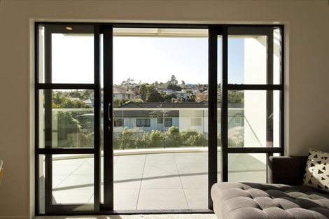 Photo of property in Apollo Apartments, 201/46 Rosedale Road, Rosedale, Auckland, 0632