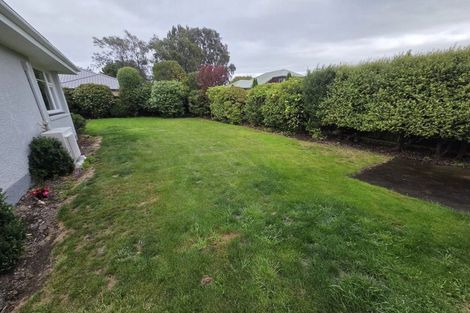 Photo of property in 11 Grimseys Road, Redwood, Christchurch, 8051