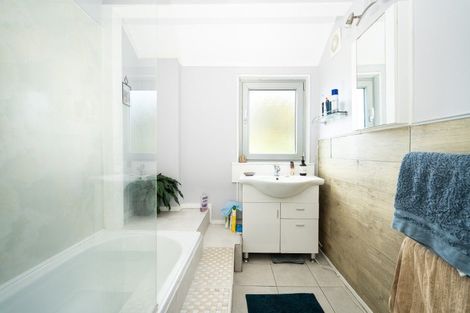 Photo of property in 11 Hollydale Grove, Churton Park, Wellington, 6037