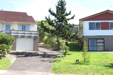 Photo of property in 2/62 Cockayne Crescent, Sunnynook, Auckland, 0620