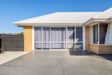 Photo of property in 43 Farnborough Street, Aranui, Christchurch, 8061