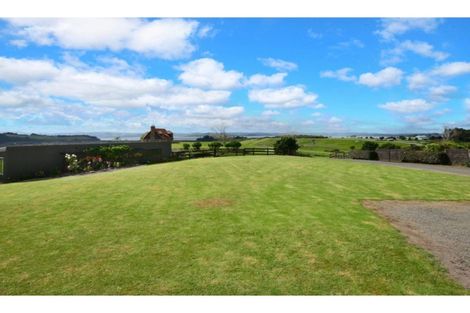 Photo of property in 7 Kaipara Lake Road, South Head, Helensville, 0874