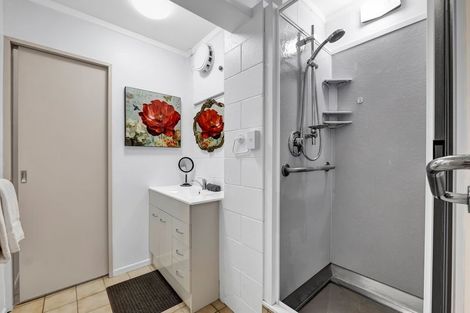 Photo of property in 5 Ruskin Place, Westown, New Plymouth, 4310