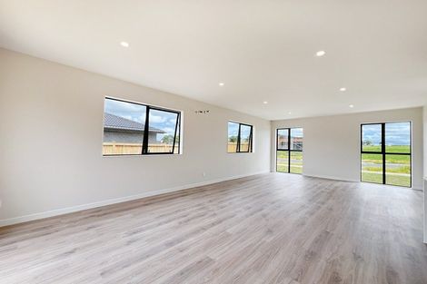 Photo of property in 4 Hoete Way, Tuakau, 2121
