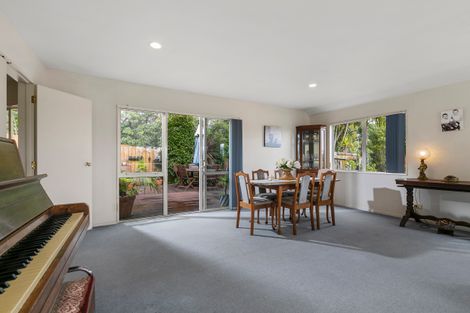 Photo of property in 22 Margaret Henry Crescent, Oteha, Auckland, 0632