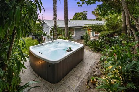 Photo of property in 1 Heathcote Road, Castor Bay, Auckland, 0620
