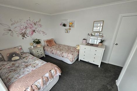 Photo of property in 1 Hoskins Avenue, Hillsborough, Auckland, 1042