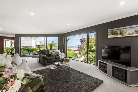 Photo of property in 32a Knights Road, Rothesay Bay, Auckland, 0630