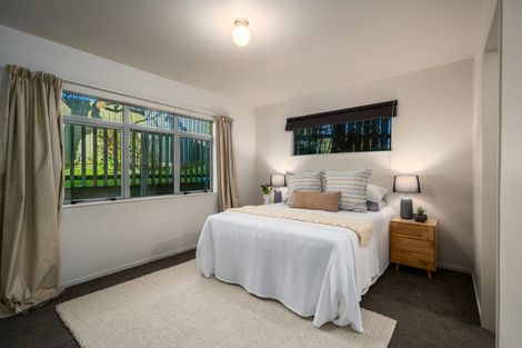 Photo of property in 6b Warrington Grove, Newlands, Wellington, 6037